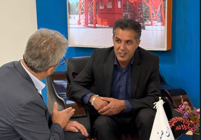 جلسه با مشتریان در نمایشگاه